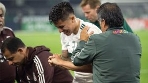 Carlos Salcedo tendrá que ser operado de la clavícula