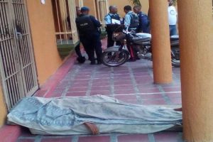 Abandonan cadáver de familiar al no tener dinero para enterrarlo