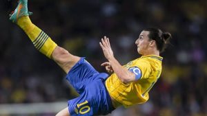 Zlatan Ibrahimovic sobre el gol de CR7: “Hermoso gol, debería intentarlo desde 40 metros”